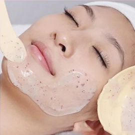 Application of hydro jelly mask
